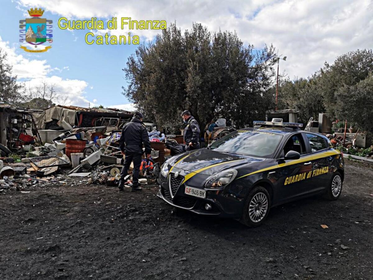 SEQUESTRATA UNA DISCARICA DI 5.300 MQ E 17 STRUTTURE ABUSIVE NEL TERRITORIO DI BELPASSO. - 