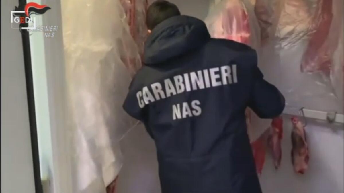 SOLFITI PER RENDERE PIÙ BELLA LA SALSICCIA DI BRA, ARRESTATI TRE MACELLAI - 