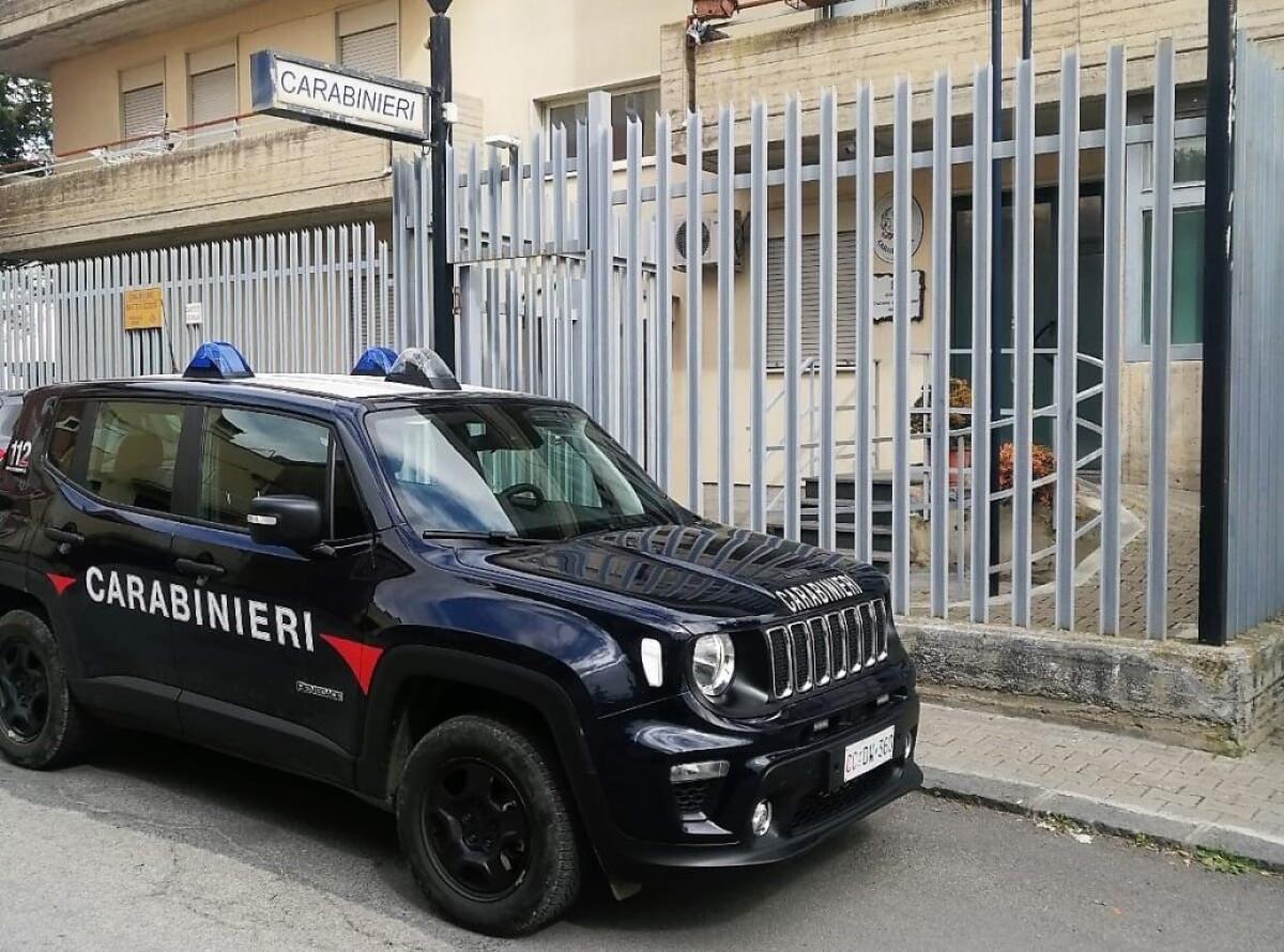 MINEO, PICCHIA FIGLIO DI 4 ANNI E MADRE CHE LO DIFENDE: ARRESTATO - 