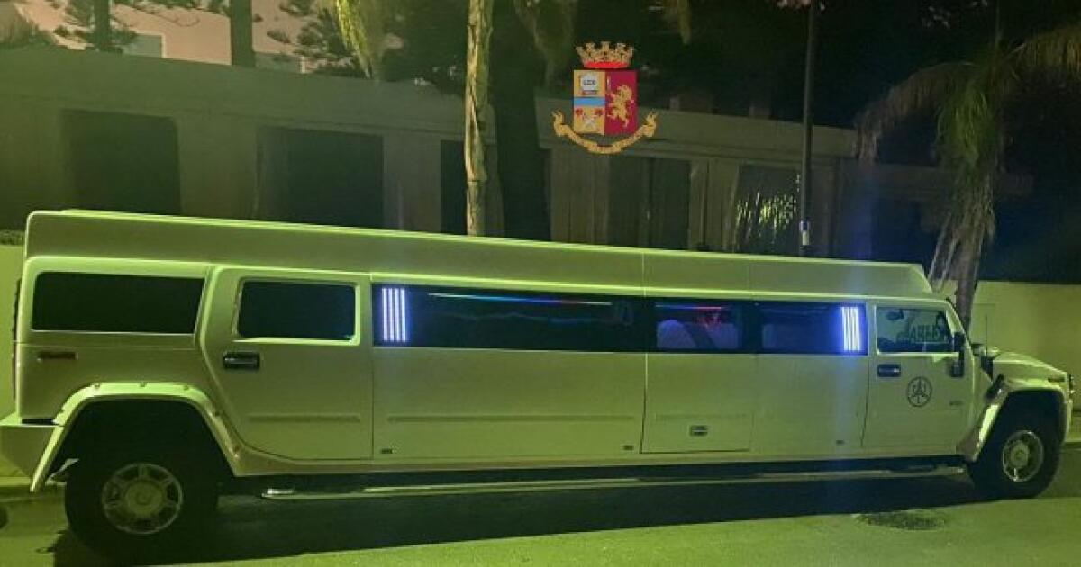 MONDELLO: LA LIMOUSINE TRASFORMATA IN DISCOTECA, MULTATI 8 GIOVANI - 