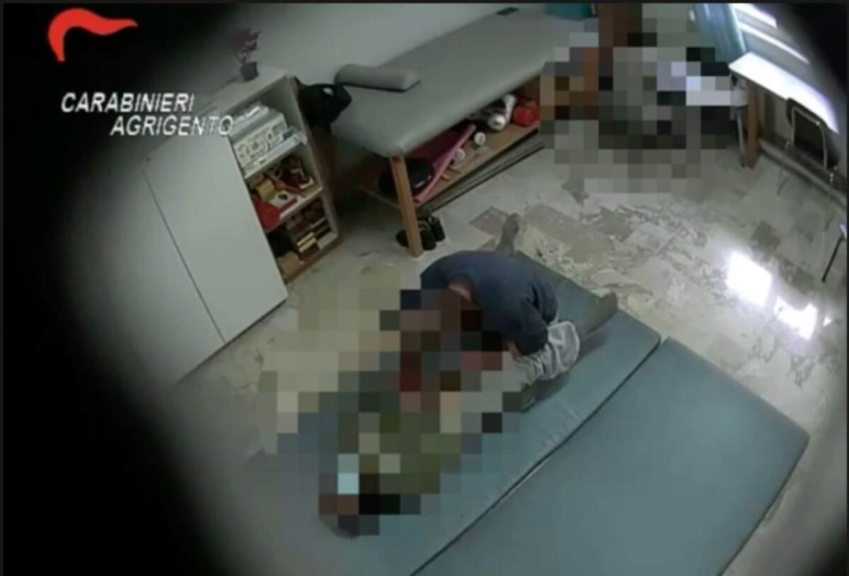 ORRORE AD AGRIGENTO, DURANTE LE SEDUTE DI RIABILITAZIONE VIOLENTAVA LE PAZIENTI DISABILI: IL VIDEO - 