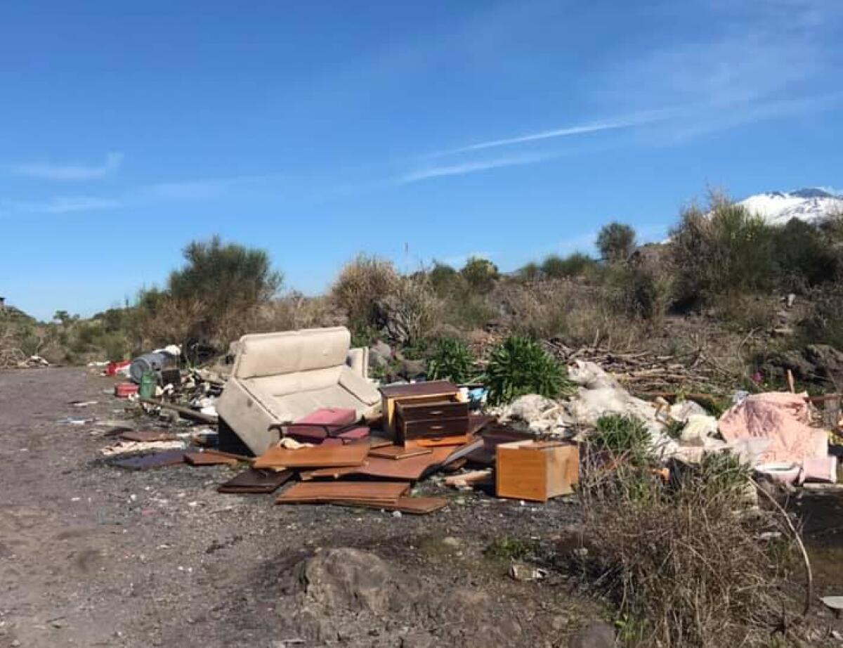 SEQUESTRATA AREA DI CIRCA 1500 MQ ADIBITA ILLECITAMENTE A DISCARICA DI RIFIUTI IN CONTRADA PORRAZZO - 