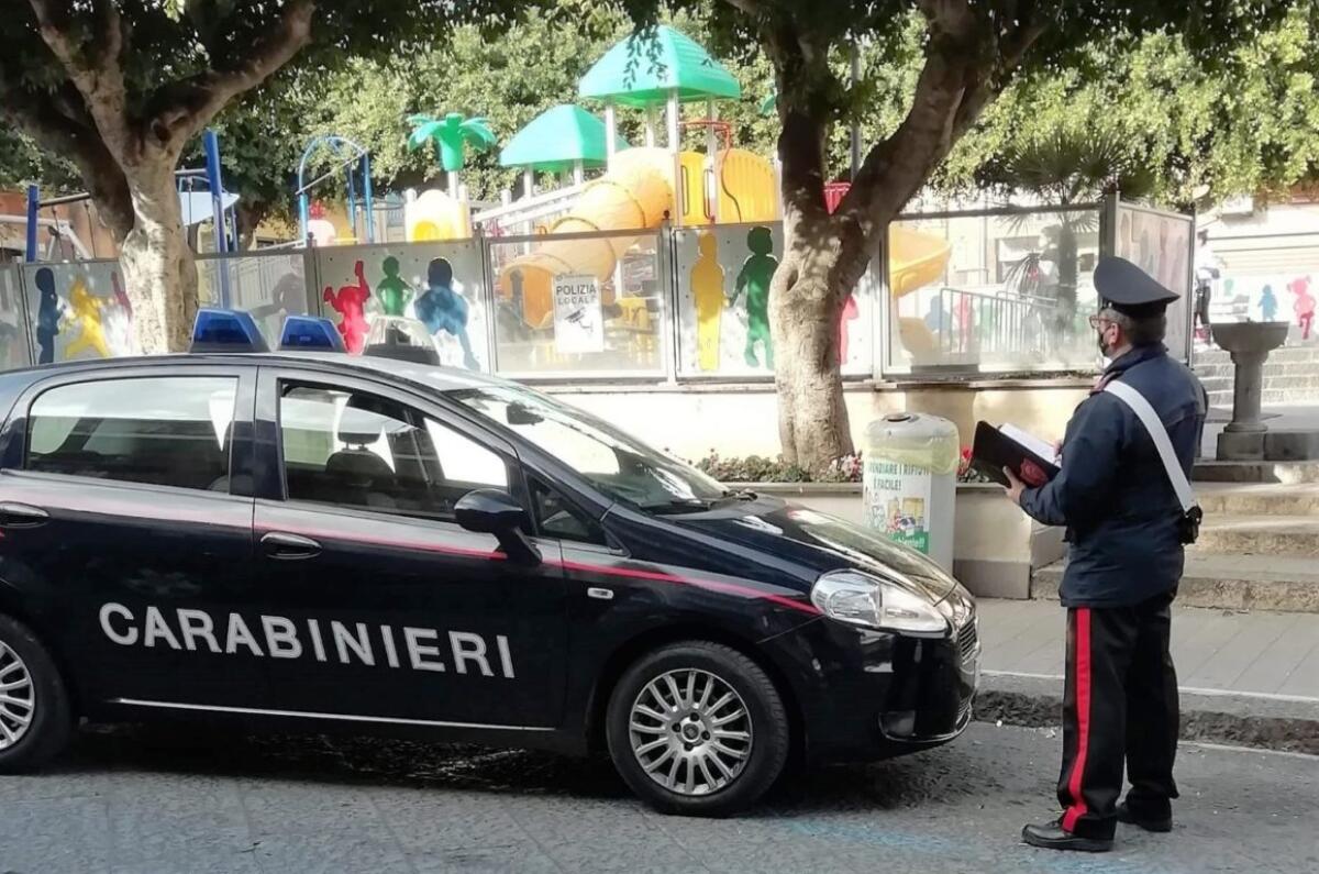 MISTERBIANCO. CHIUSO UN CHIOSCO-BAR: SERVIVA I CLIENTI AL TAVOLO - 