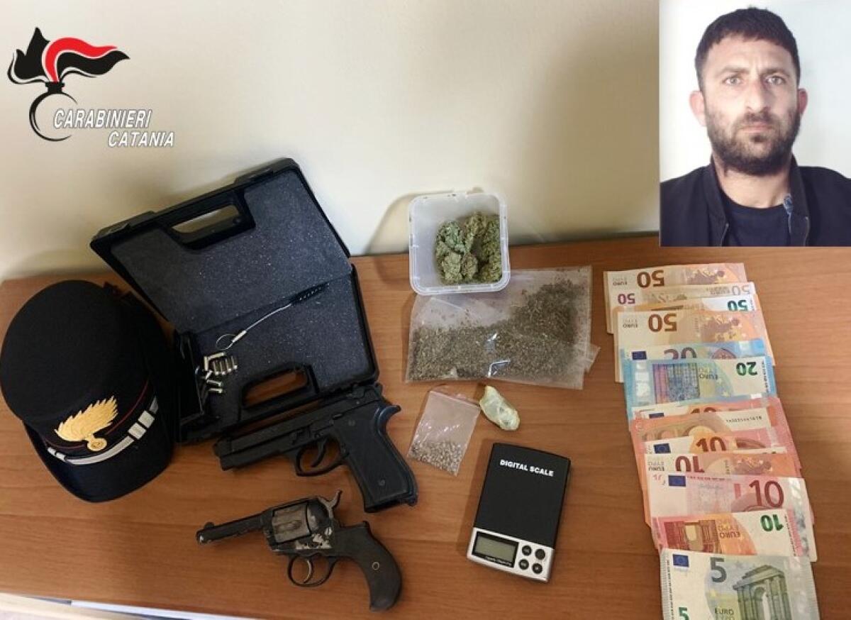 CATANIA. DROGA E ARMI A CASA DELLO SPACCIATORE: ARRESTATO - 