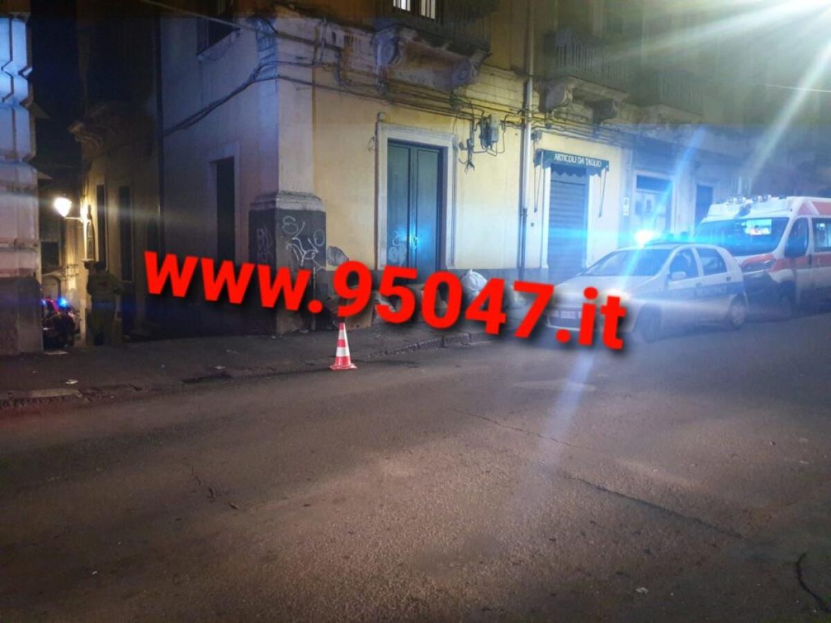 Paternò, incendio in una abitazione, anziana tirata fuori dai vigili del fuoco - 