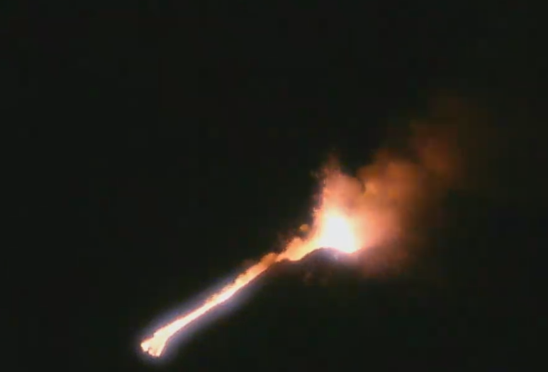 ETNA, NELLA NOTTE NUOVO PAROSSISMO: FONTANE DI LAVA ALTE 1 KM E NUBE DI CENERE