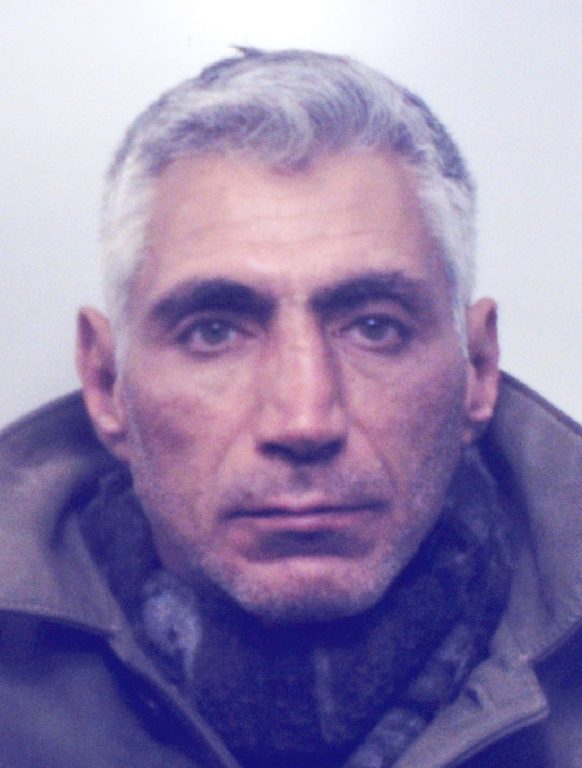 BIANCAVILLA. MANETTE PER IL DETENUTO CON IL VIZIO DELL’EVASIONE