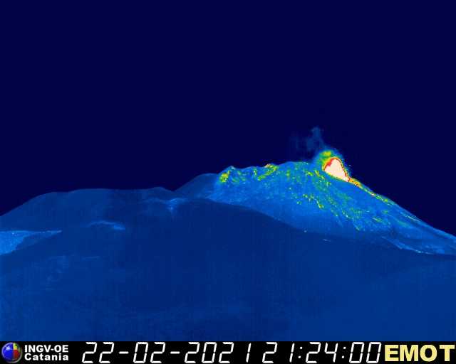 ETNA, NELLA NOTTE NUOVO PAROSSISMO: FONTANE DI LAVA ALTE 1 KM E NUBE DI CENERE