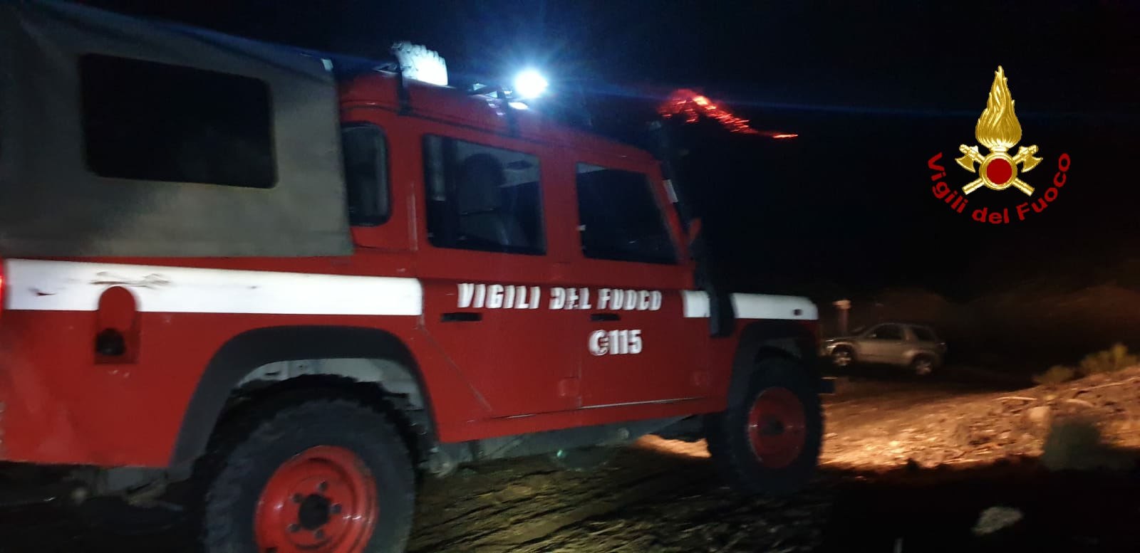 ETNA. FRONTE LAVICO SI È NOTEVOLMENTE RALLENTATO E SUDDIVISO IN DIVERSI RAMI.