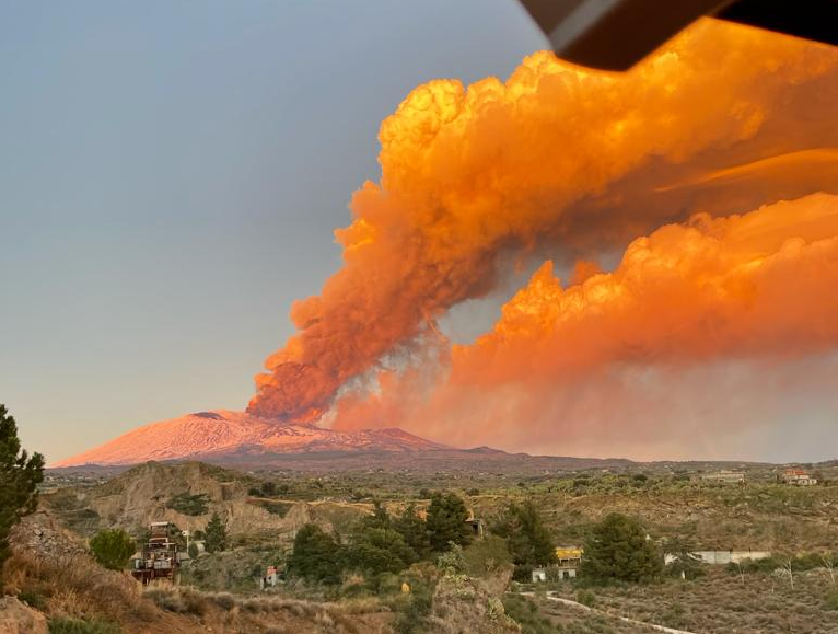 ETNA. L'INGV: "FINE DEL FENOMENO DI FONTANA DI LAVA, TREMORE VULCANICO IN DECREMENTO"