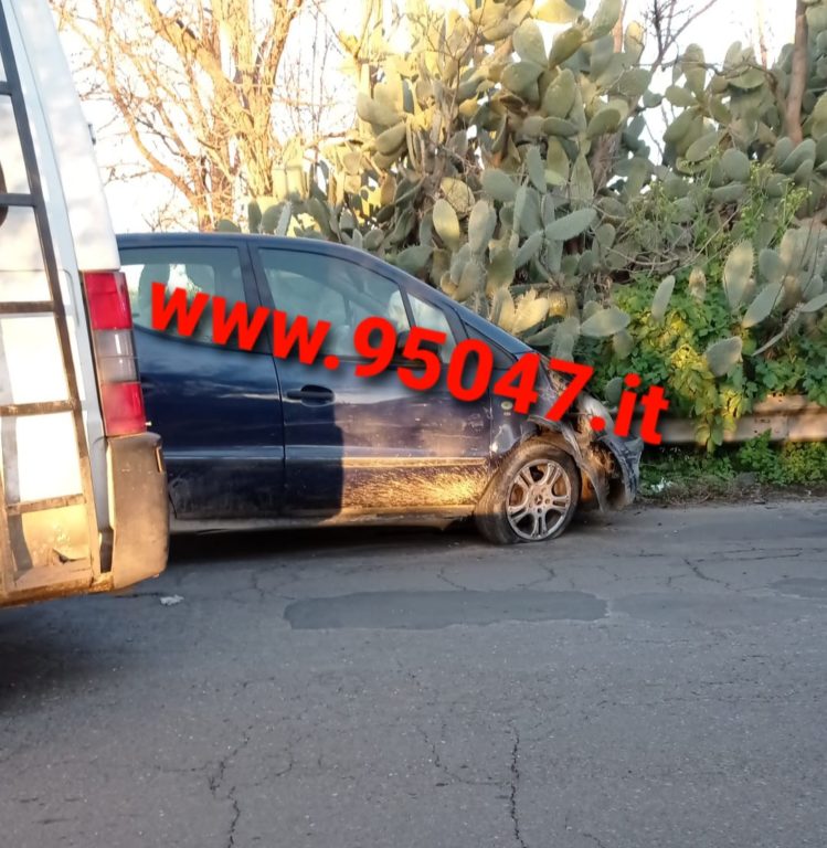 SCONTRO TRA AUTO E FURGONE IN CONTRADA TRE FONTANE