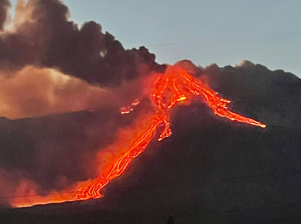 ETNA. A CATANIA LIMITI DI VELOCITÀ E DIVIETO DI CIRCOLAZIONE PER LE DUE RUOTE