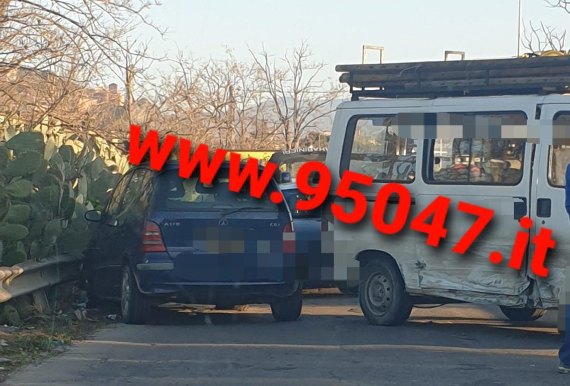 SCONTRO TRA AUTO E FURGONE IN CONTRADA TRE FONTANE
