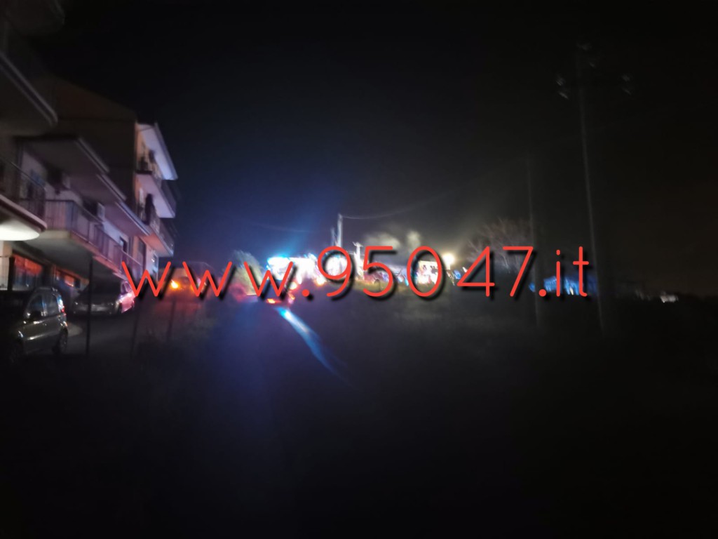 PATERNÒ: INCENDIO IN UN ABITAZIONE, NESSUN FERITO