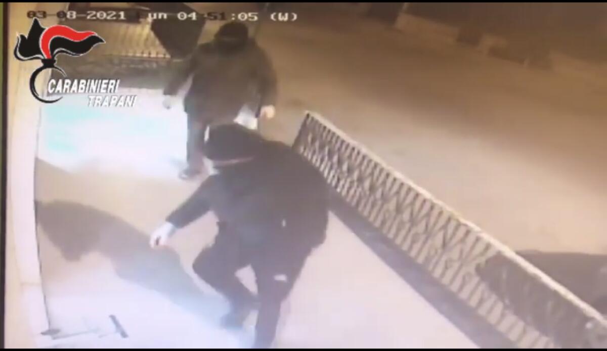 CATANESI IN TRASFERTA A MARSALA E COL REDDITO DI CITTADINANZA TENTANO COLPO ALLE POSTE , ARRESTATI - 
