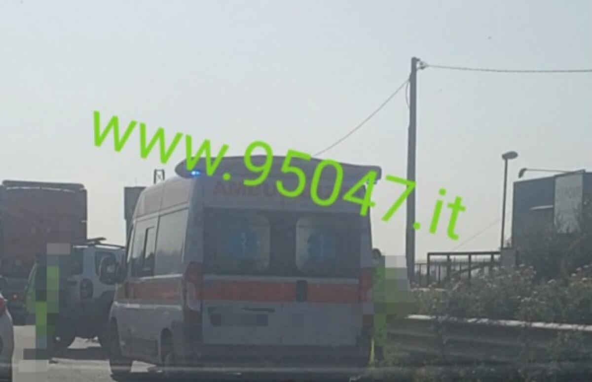 INCIDENTE SULLA SS121 NEI PRESSI SVINCOLO PALAZZOLO, FERITI - 