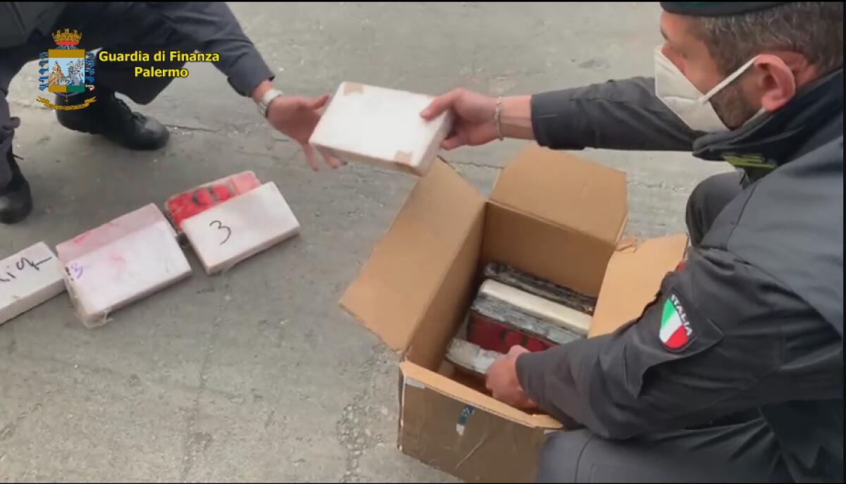 PALERMO, VIAGGIAVA CON 10 CHILI DI DROGA E SENZA PATENTE. ARRESTATO 45ENNE - 