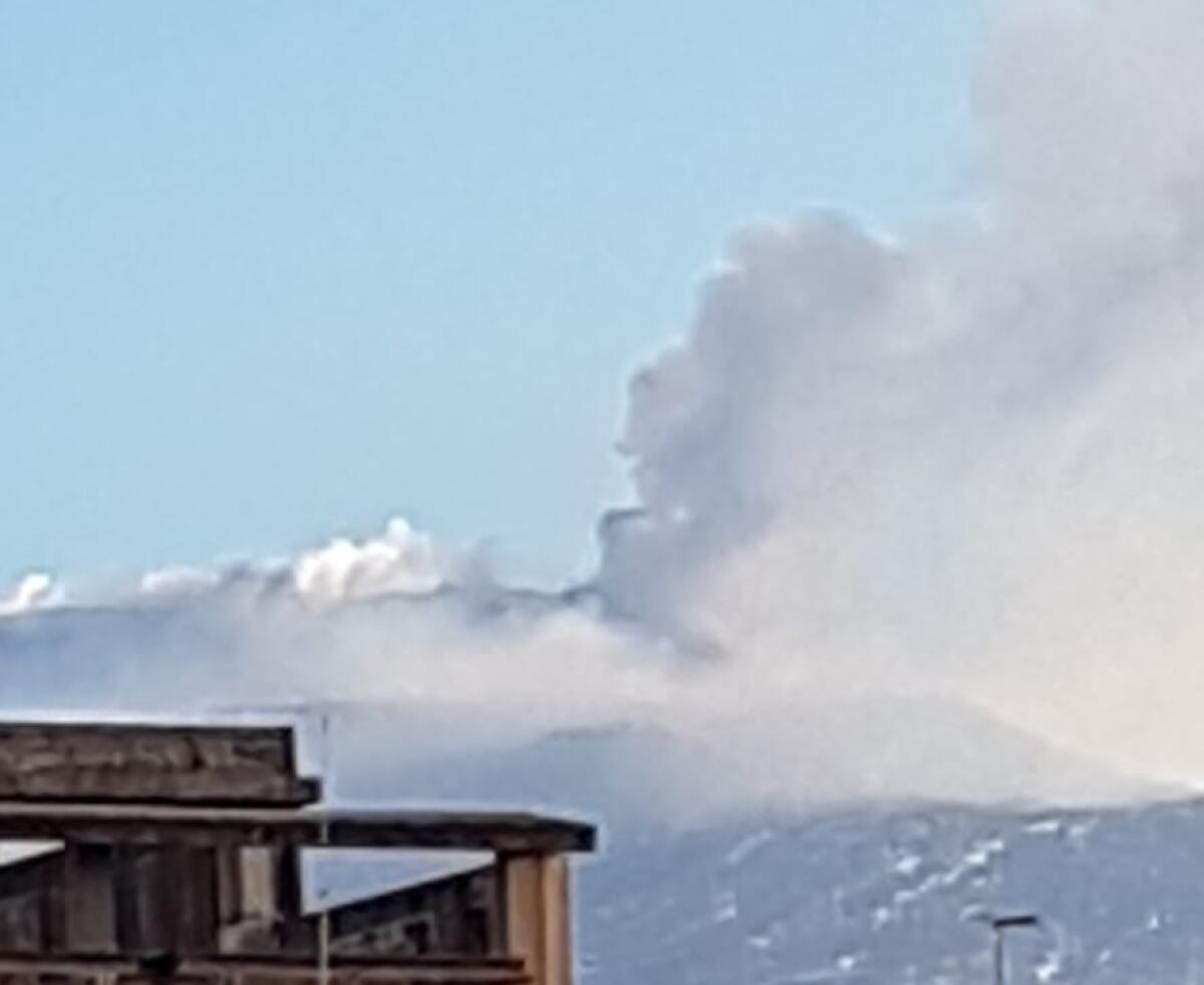 ETNA. CONTINUA L'ATTIVITÀ ESPLOSIVA, LA NUBE ERUTTIVA HA RAGGIUNTO I 6 KM DI ALTEZZA - 