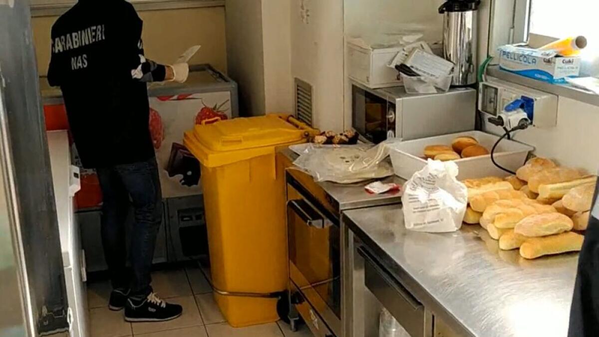 CONTROLLI DEI NAS NEI BAR DEGLI OSPEDALI: IRREGOLARITÀ IN PIÙ DI UNO SU TR - 