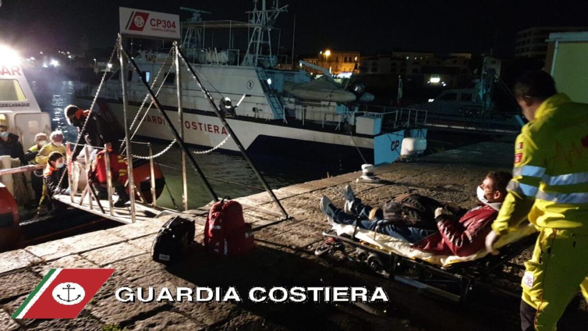 GUARDIA COSTIERA: EVACUAZIONE MEDICA DI UN MARINAIO  ITALIANO COLTO DA MALORE - 