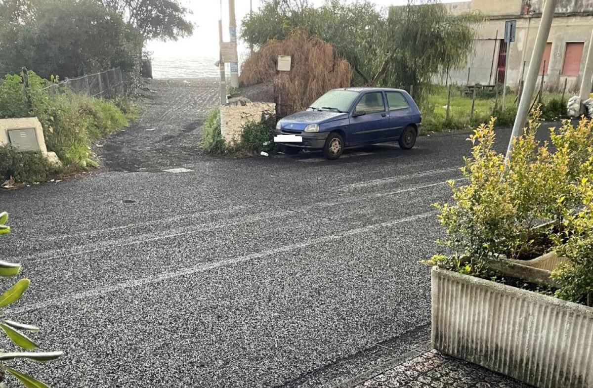 ETNA, LA FONTANA DI LAVA SI È FERMATA, PIOGGIA DI CENERE SUI PAESI DEL VERSANTE IONICO. - 