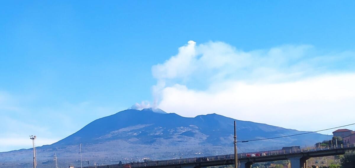 ETNA: PAROSSISMO IN CORSO, NUBE ERUTTIVA ALTA 4KM - 