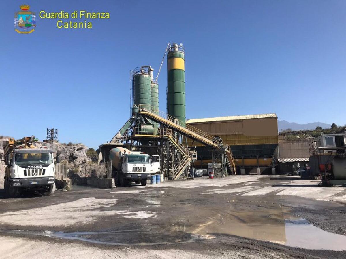 PATERNO': SEQUESTRATO IMPIANTO DI PRODUZIONE CALCESTRUZZO E BENI PER DUE MILIONI DI EURO - 