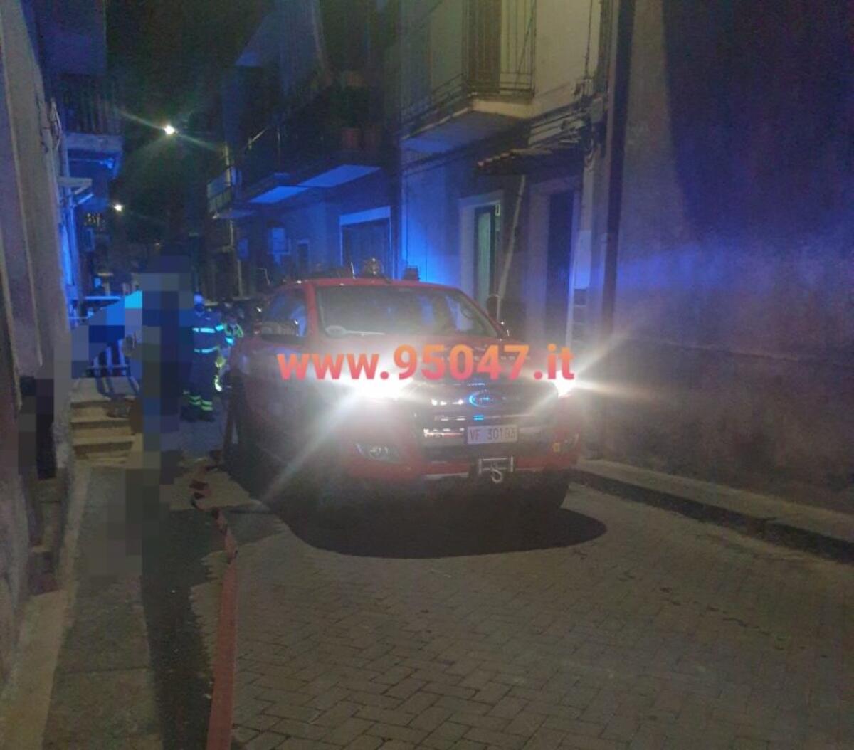 PATERNO': INCENDIO IERI SERA IN UNA ABITAZIONE, DUE FERITI - 