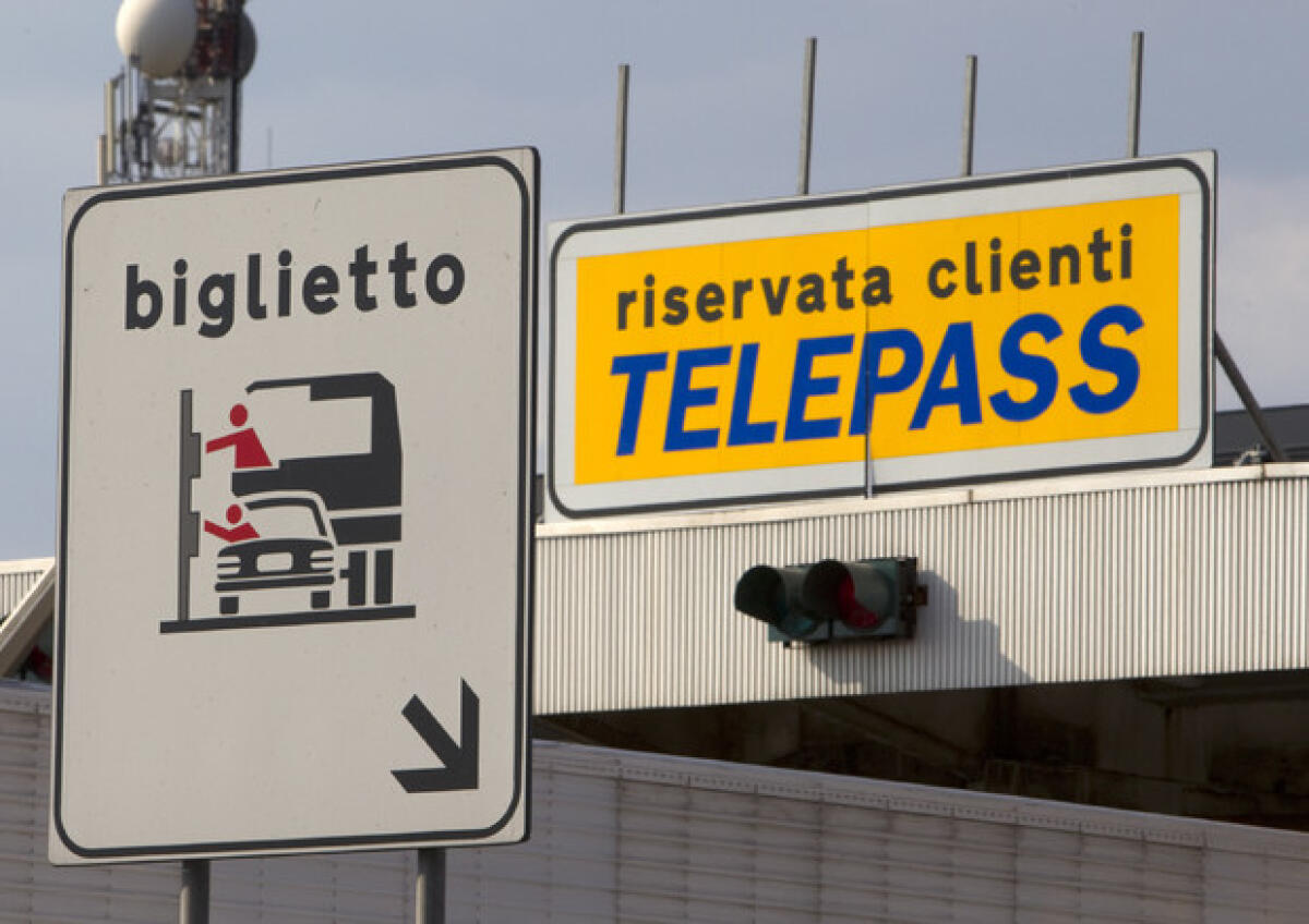 NOVARA: PASSA 34 VOLTE IL CASELLO DELL’AUTOSTRADA SENZA PAGARE, CONDANNATO A 9 MESI - 