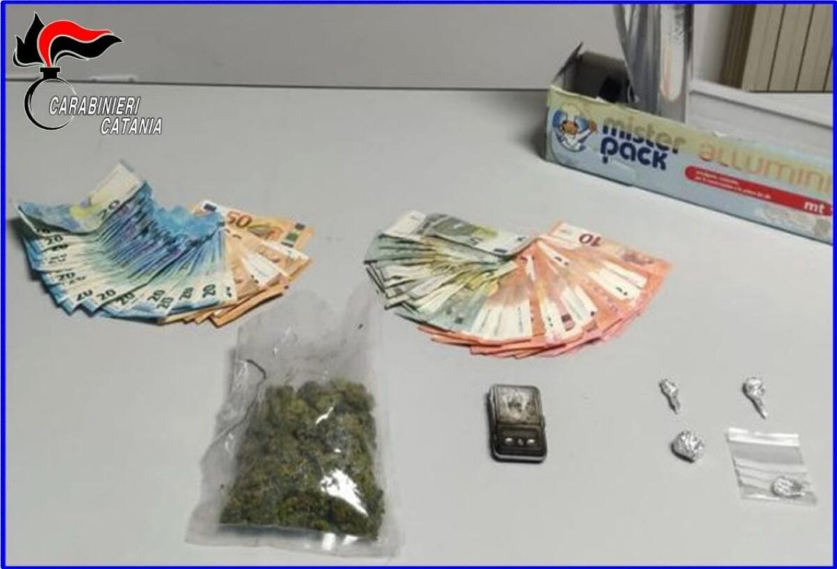 RAMACCA. COPPIA CONVIVENTE SPACCIAVA IN CASA: ARRESTATI - 