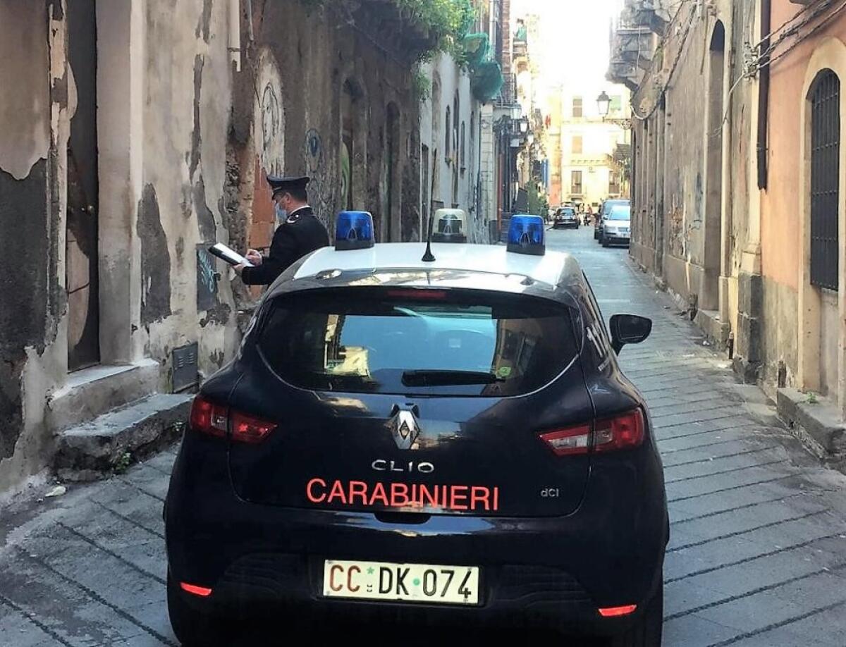 CATANIA. SCONTRO GENERAZIONALE TRA MERETRICI: LA PIÙ GIOVANE MANDA IN OSPEDALE L’ANZIANA COLLEGA - 