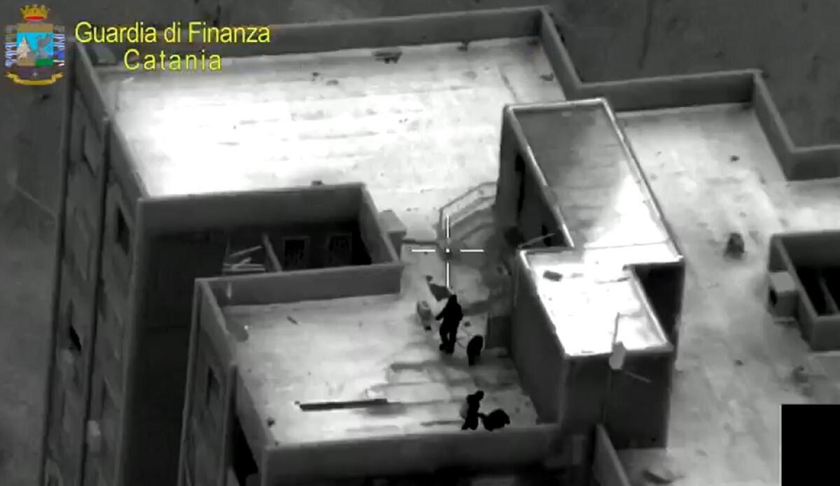 TELEFONINI E DROGA A DISPOSIZIONE DEI DETENUTI DEL CARCERE DI AUGUSTA: 16 ARRESTI - 