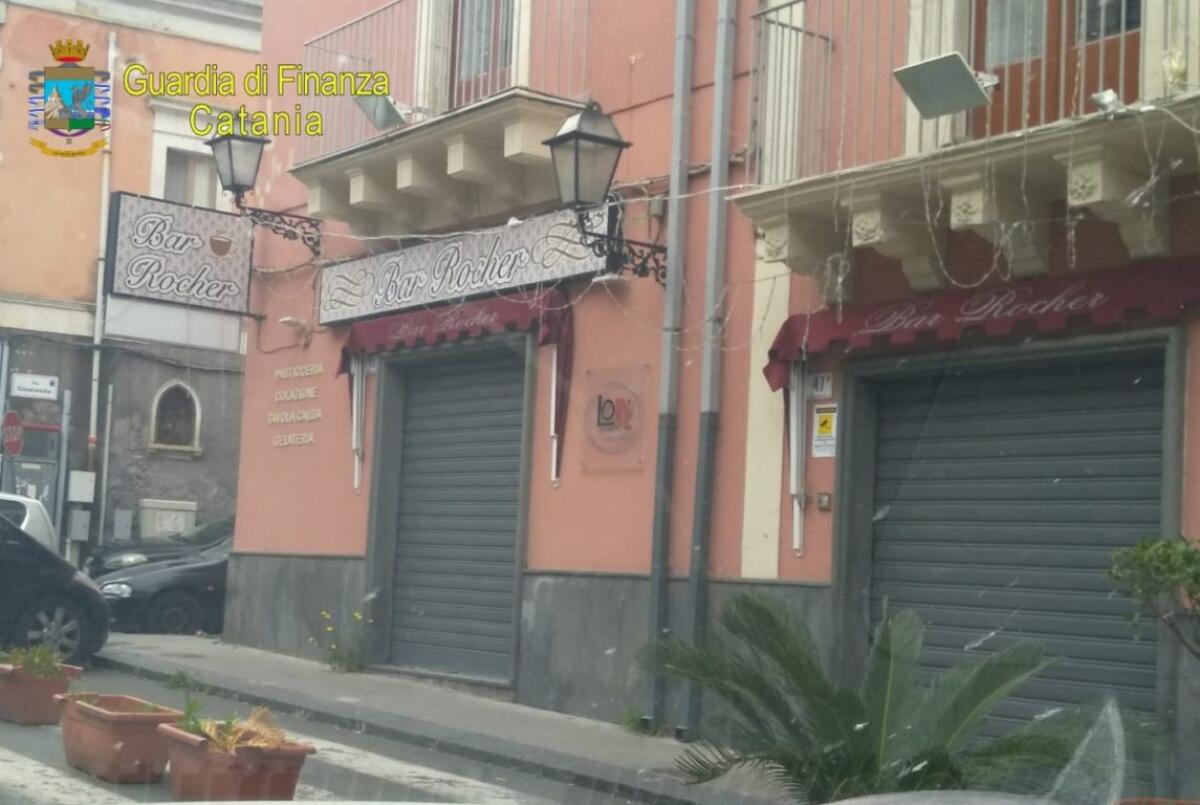 Confisca per il bar Rocher di Catania a - 