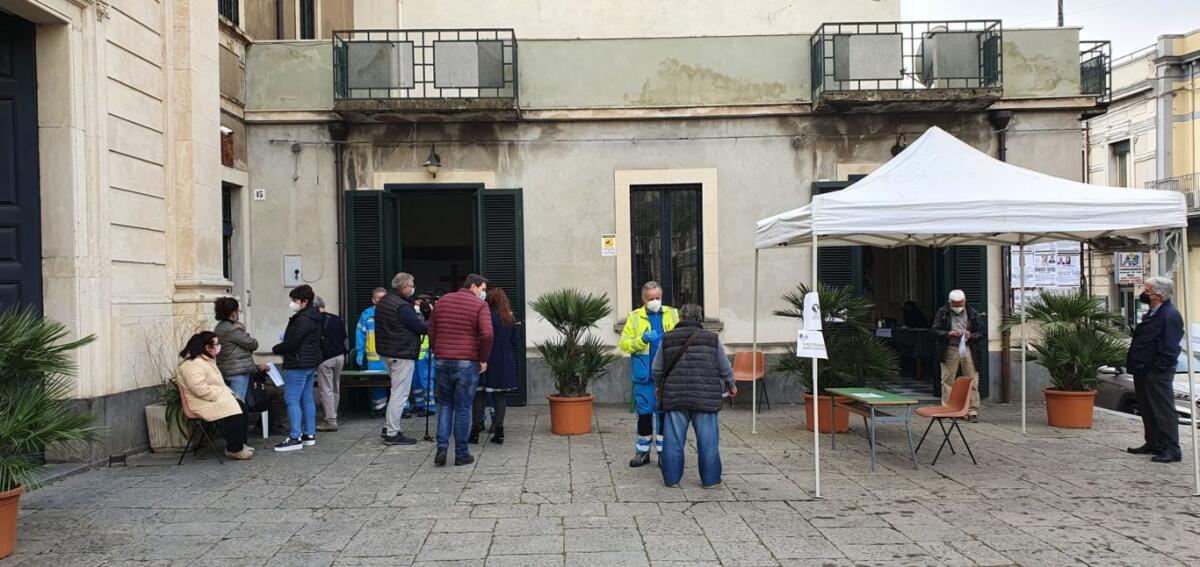 VACCINI: 892 ANZIANI VACCINATI IN PARROCCHIE DI CATANIA - 