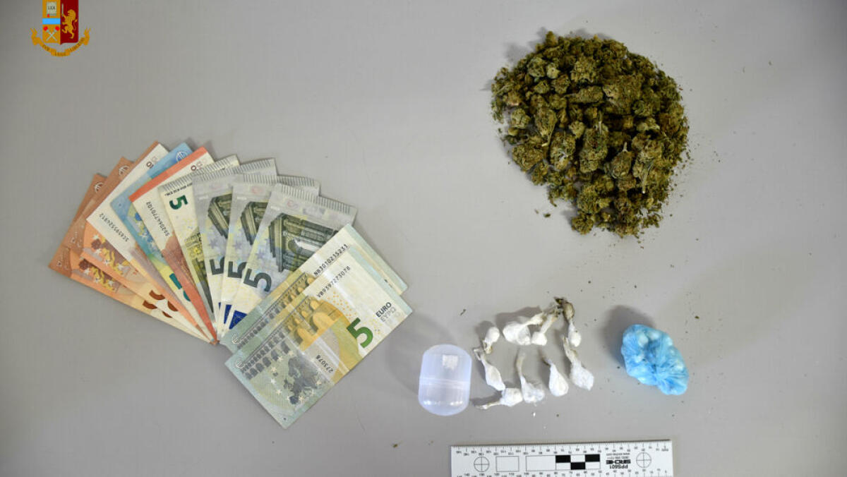 BIANCAVILLA, AL BAR SI SPACCIAVA: DUE ARRESTI - 