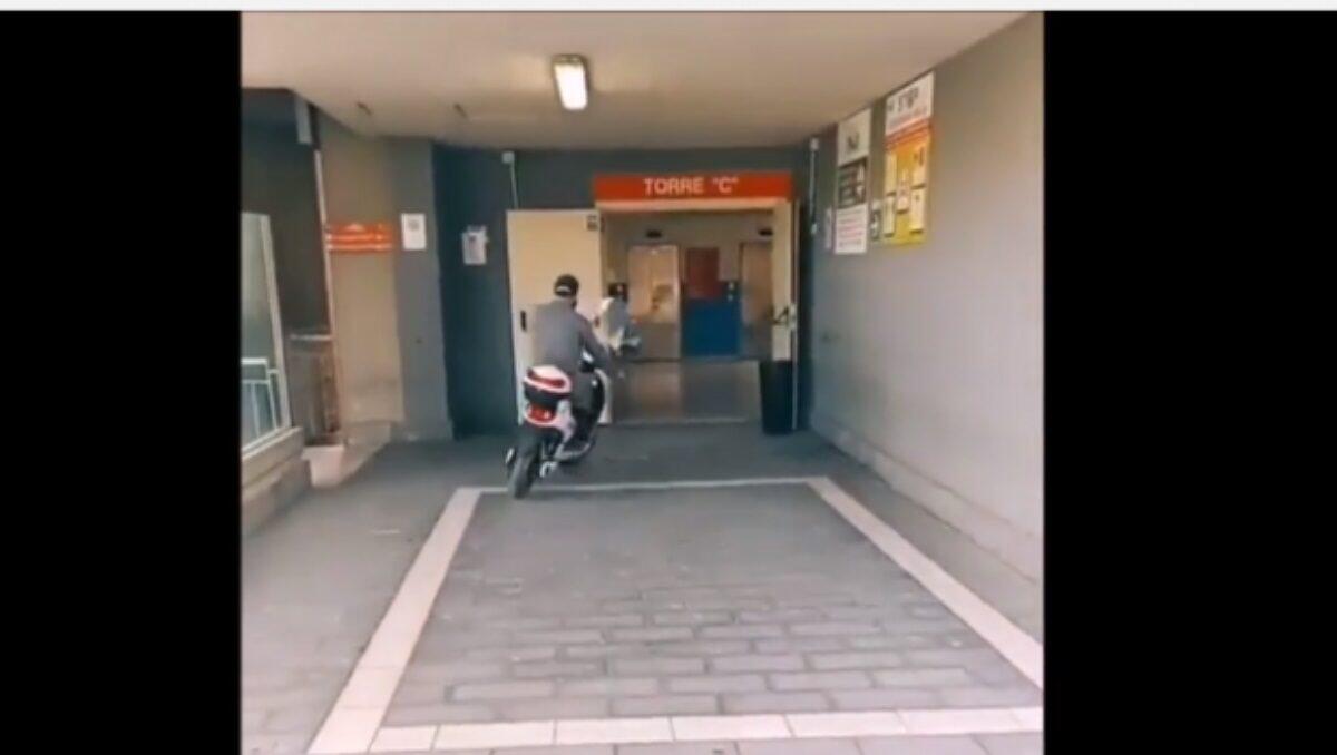 CATANIA: CON LO SCOOTER IN OSPEDALE E VIDEO SUI SOCIAL,  PER L’UOMO ARRIVA L’AVVISO ORALE - 