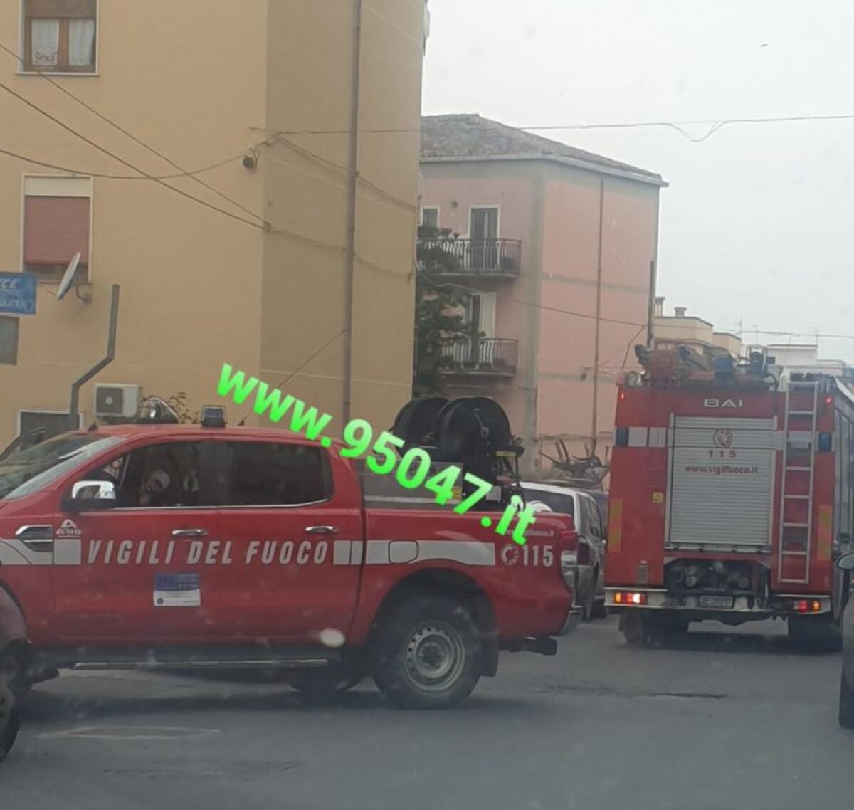 SI APRE PICCOLA VORAGINE IN VIA EMANUELE BELLIA - 