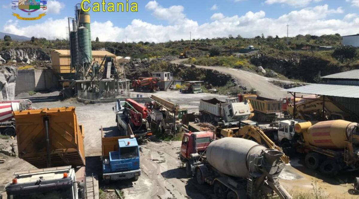 PATERNO': SEQUESTRATO IMPIANTO DI PRODUZIONE CALCESTRUZZO - 