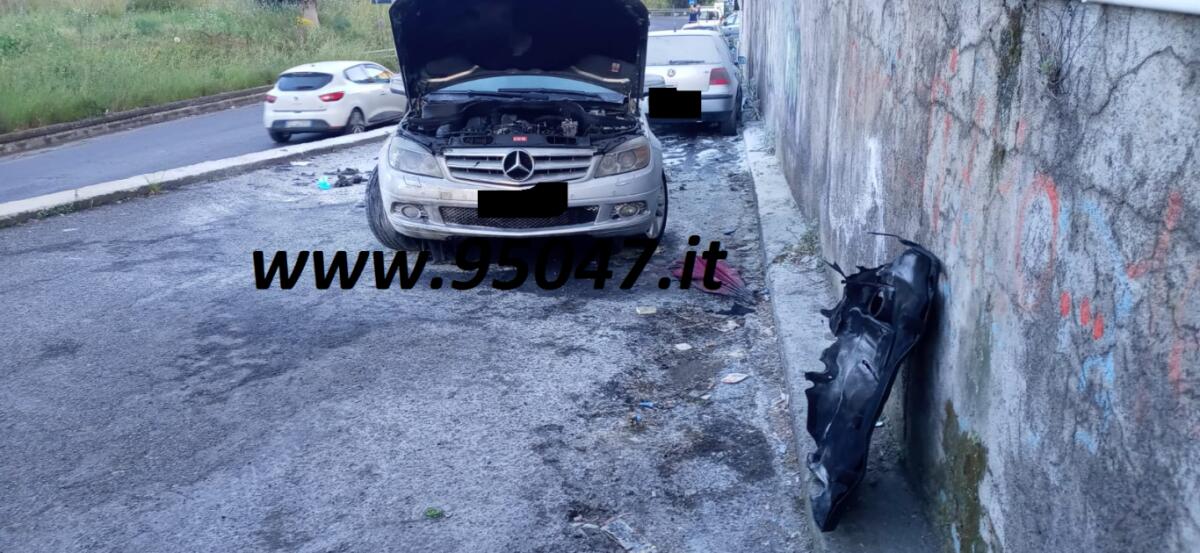 PATERNO': AUTO PRENDE FUOCO MENTRE È IN MARCIA, L’INTERVENTO DEI VIGILI DEL FUOCO - 