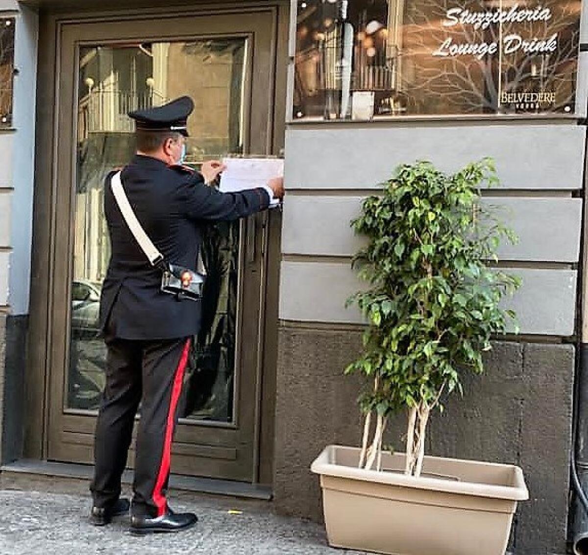 CATANIA: FESTA DI COMPLEANNO DURANTE COPRIFUOCO: INVITATI SI NASCONDONO NEL PALAZZO MA VENGONO IDENTIFICATI - 