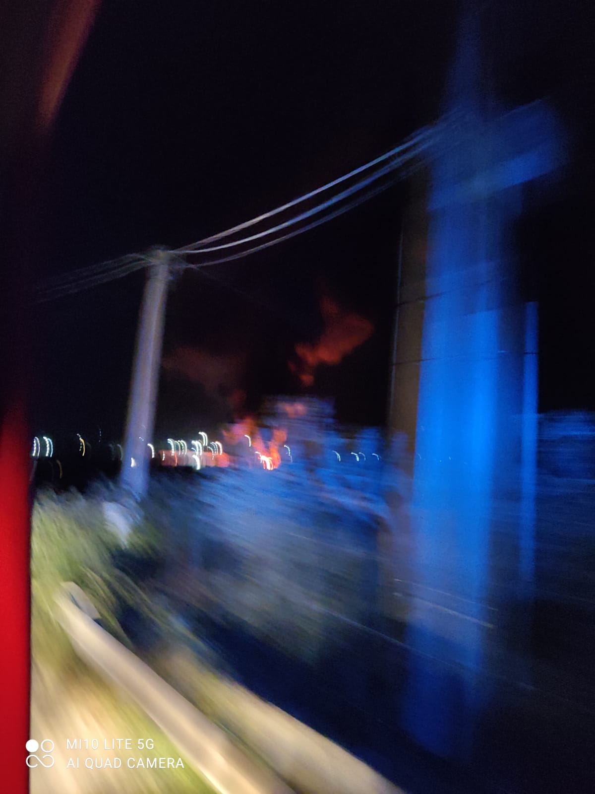 INCENDIO BRUCIA STERPAGLIE IN CONTRADA AGNELLERIA , FIAMME DANNEGGIANO AUTO E FUSTI DI OLIVE