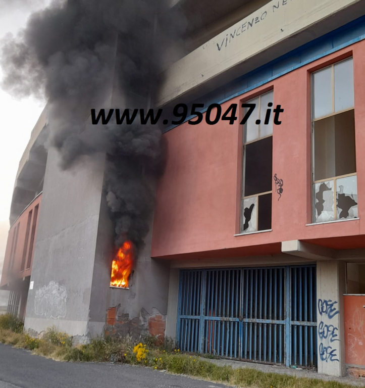 PATERNO': VANDALI APPICCANO UN INCENDIO ALL'INTERNO DEL VELODROMO