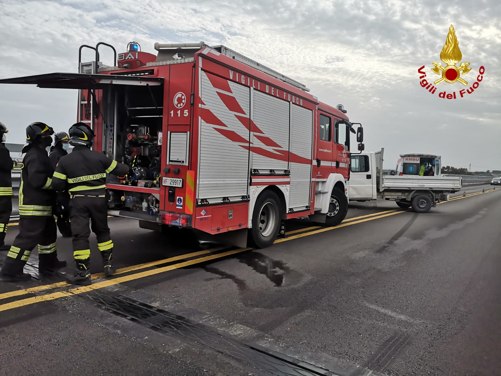 INCIDENTE SULL’A19, SCONTRO FRONTALE TRA UN’AUTO E UN AUTOCARRO, 4 FERITI