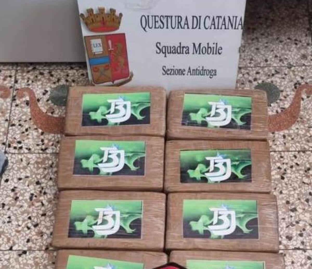 CATANIA, POLIZIA ARRESTA CORRIERE CON 8 CHILI DI COCAINA IN AUTO - 