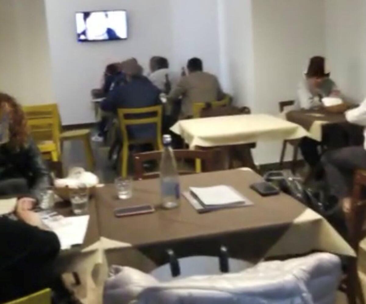 PIZZERIA DI ACI CASTELLO APERTA NONOSTANTE I DIVIETI, MULTATI ANCHE I CLIENTI - 