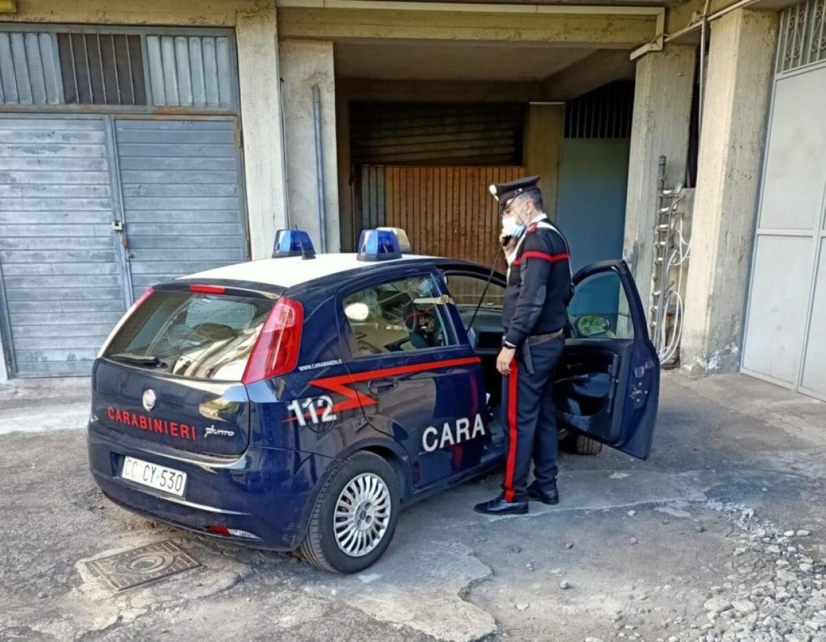 ACI CATENA, RUBANO IL POSTAMAT AD UN ANZIANO: MANETTE PER UNA COPPIA - 