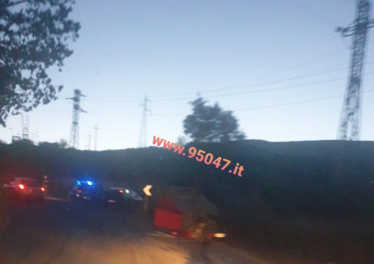 AUTO SI RIBALTA A PONTE BARCA , ILLESO IL CONDUCENTE - 