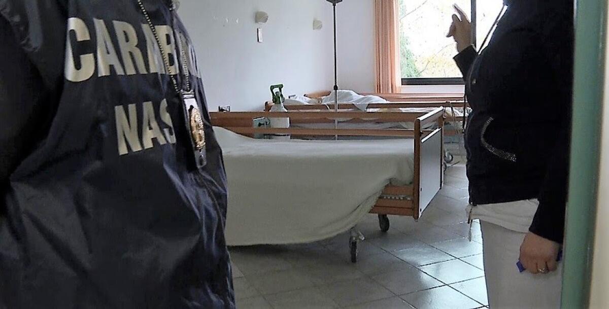 CARABINIERI NAS PRESSO STRUTTURE RICCETIVE PER ANZIANI: 6 CHIUSE, 87 OPERATORI SENZA VACCINAZIONE COVID E 4 ANZIANI VACCINATI GRAZIE ALL’INTERVENTO DEI MILITARI - 