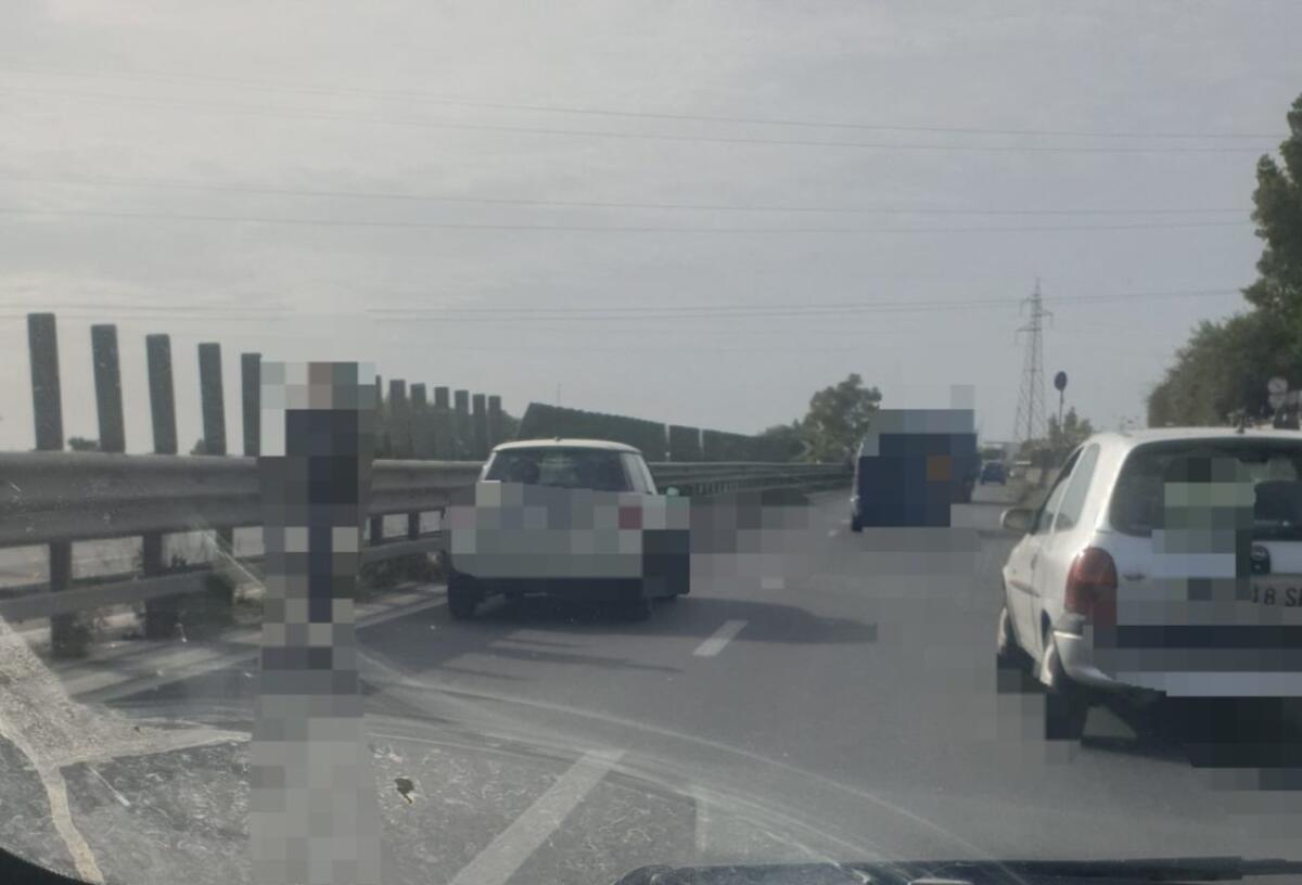 VEICOLO IN AVARIA SULLA SS121, RALLENTAMENTI IN DIREZIONE CATANIA - 