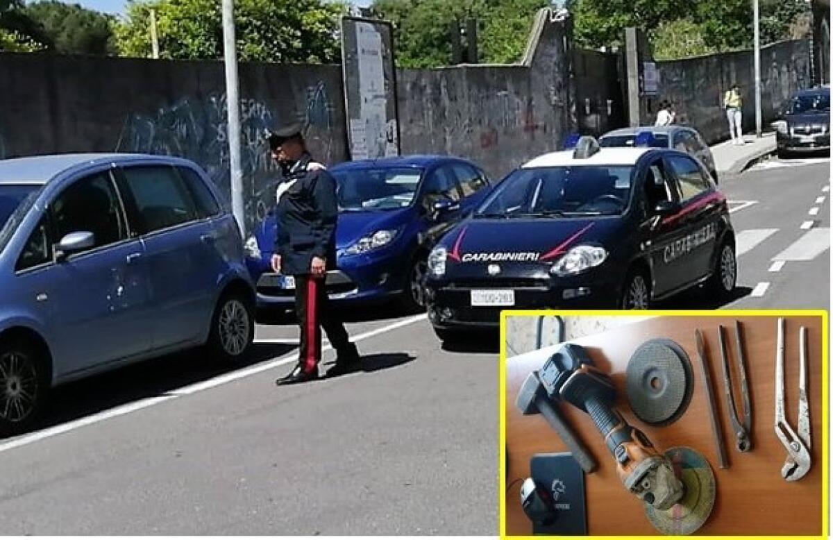 ACIREALE. PRESO SOTTO L’AUTO MENTRE TAGLIA LA MARMITTA CATALITICA - 